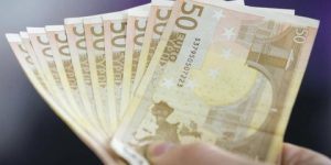 الحكومة الفرنسية تكشف عن خطة لضبط المستفيدين من المعونات الاجتماعية