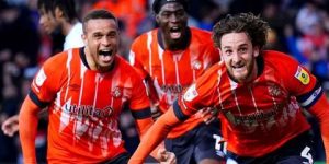 لوتون تاون إلى الدوري الإنجليزي الممتاز