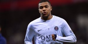 مبابي يرشح صديقيه لخلافة ميسي في باريس