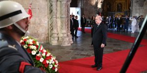 الرئيس تبون يزور مقر بلدية لشبونة التاريخي ويتسلم مفتاح المدينة