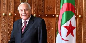 عطاف يتوجه إلى القاهرة للمشاركة في الاجتماع الطارئ لمجلس جامعة الدول العربية حول فلسطين