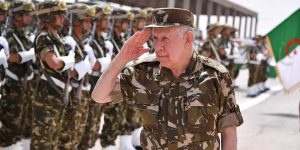 الفريق أول شنقريحة يشرف على تنفيذ تمرين “عزم 2023” بتندوف