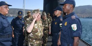 الفريق أول شنقريحة يتفقد القاعدة البحرية الرئيسية بمرسى الكبير