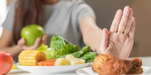 صحتنا في غذائنا.. أطعمة لا تطلبها من المطاعم في الصيف