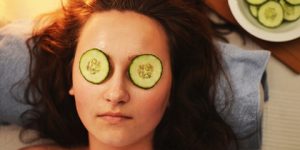 جمال وأناقة.. نصائح لعلاج ارتخاء الجفون وشدها