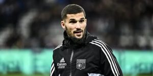 ليون يعلن رحيل لاعبه حسام عوار إلى روما الإيطالي 