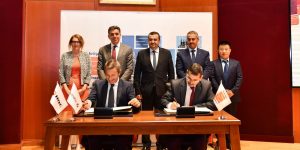 عرقاب يشرف على مراسم توقيع إنجاز مركب بتروكيماوي بأرزيو بقيمة 1.5 مليار دولار