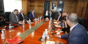 عرقاب يناقش إنجاز محطات عائمة لتحلية مياه البحر مع شركة نرويجية