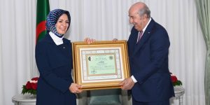 الرئيس تبون يسدي السفيرة التركية وسام الإستحقاق الوطني بدرجة جدير
