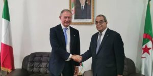 عون يجري محادثات ثنائية مع الوزير الإيطالي للمشروعات