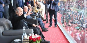 الجزائريون يتفاعلون مع صور الرئيس….الشعبية في الميدان