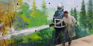 أحمد المستاري.. طموحاته إنشاء مدرسة خاصة تهتم بالرسم على الألواح