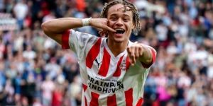 أرتيتا يرغب في التعاقد مع تشافي سيمونز