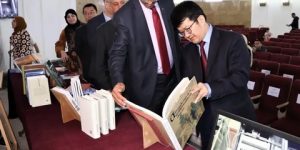 جامعة الجزائر 1 تتلقى هبة من الكتب الصينية
