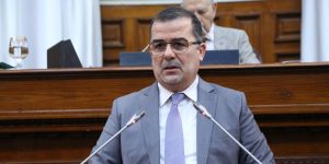 بن طالب يعرض مشروعي قانونيين حول التقاعد وقائمة الأعياد الرسمية بمجلس الأمة