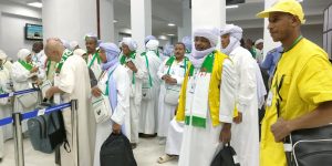 أدرار: مغادرة أول فوج من الحجاج نحو البقاع المقدسة من مطار الشيخ سيدي محمد بلكبير