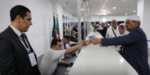 انطلاق عملية حجز تذاكر السفر للحجاج المسافرين مع الديوان الوطني للحج والعمرة