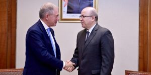 الوزير الأول يستقبل الوزير الإيطالي للمشروعات وصُنِع في إيطاليا