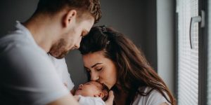 مفاجأة.. الزواج في سن متأخر يأتي بأطفال أقل عدوانية