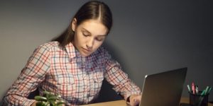 جديد الطب.. دراسة تؤكد العمل في الليل يرفع نسبة الإصابة بالسرطان