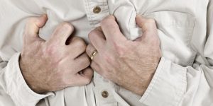 جديد الطب.. التفاؤل قد يكون سبباً لحياة أطول بعد أول أزمة قلبية