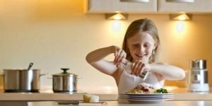 جديد الطب.. طعام الأطفال الجاهز قد يصيبهم بارتفاع الضغط الشرياني