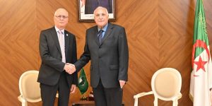 عطاف يستقبل مفوض الاتحاد الإفريقي للتربية والعلوم والتكنولوجيا والابتكار