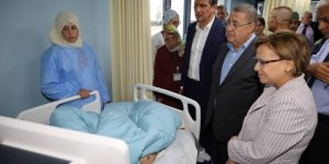 مراد يتفقد المصابين بمستشفى الحروق الكبرى بزرالدة