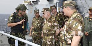 الفريق أول شنقريحة يشرف على تنفيذ تمرين تكتيكي بحري