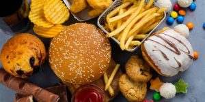 تؤدي إلى تغيير عملها وفاعليتها.. مأكولات ومشروبات يجب تجنبها مع أدوية القلب