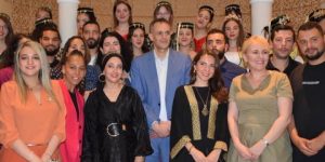 حماد يستقبل وفدا من شباب الجالية الوطنية بالخارج