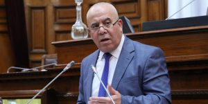 وزير النقل يعرض مشروع القانون المحدد للقواعد المتعلقة بالصفقات العمومية 