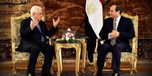 الرئيس الفلسطيني يصل مصر ويفتتح اجتماع الأمناء العامين الأحد