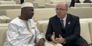 الوزير الأول يتحادث بسانت بطرسبورغ مع رئيس دولة مالي