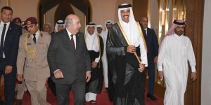 رئيس الجمهورية يحل بقطر في زيارة عمل