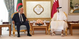 الرئيس تبون يتطرق إلى المستجدات الإقليمية والدولية مع أمير قطر