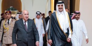 أمير دولة قطر يؤكد أهمية مباحثاته مع رئيس الجمهورية