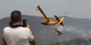 فاروق عاشور.. 12 طائرة إخماد للحرائق تعمل على مدار 24 ساعة لتقديم الإسناد