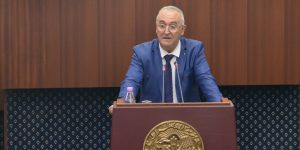 فايد: ” العمل على  إنشاء بوابة إلكترونية خاصة بالصفقات العمومية”