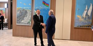 خلال استقباله وزير الشؤون الخارجية بباكو.. الرئيس علييف يدعو الرئيس تبون لزيارة دولة إلى أذربيجان