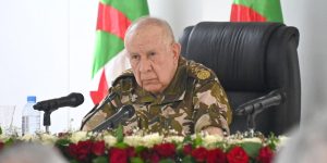 الفريق أول السعيد شنقريحة يعزي في وفاة العميد رشيد حراث