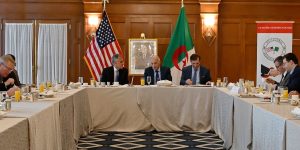 عطاف يلتقي بواشنطن مع متعاملين اقتصاديين ورجال أعمال أمريكيين