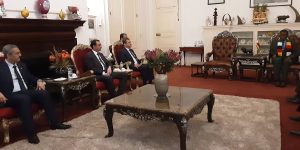 عرقاب ينقل تحيات رئيس الجمهورية لنظيره الزيمبابوي وعزمه لإعطاء دفع للعلاقات الثنائية