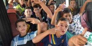 أطفال الجالية يستمتعون بأجواء مميزة بالمخيم الصيفي ببني صاف