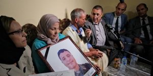 وزيرا الداخلية والتضامن يُعزيان عائلة شهيد الواجب في غليزان