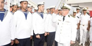 اللواء بن مداح يشرف على تفتيش المفرزة البحرية “الصومام” و”الملاح”