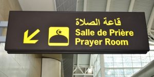 قاعات للصلاة ،الرضاعة ،و السماح بركن السيارات إلى حين العودة بمطار الجزائر