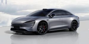 بسعر جد مغري مقابل المزايا.. هواوي تستعد لإطلاق سيارة كهربائية لمنافسة تيسلا