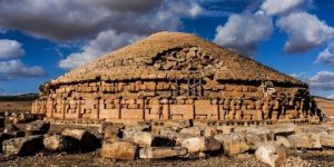 باتنة.. خبيران من مؤسسة أمريكية مختصة في الآثار يعاينان وضعية الضريح الملكي امدغاسن