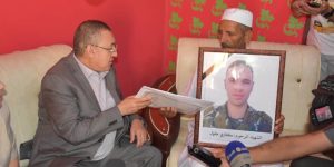 باسم رئيس الجمهورية… مراد وكريكو يعزّيان عائلة الشهيد جلول مختاري